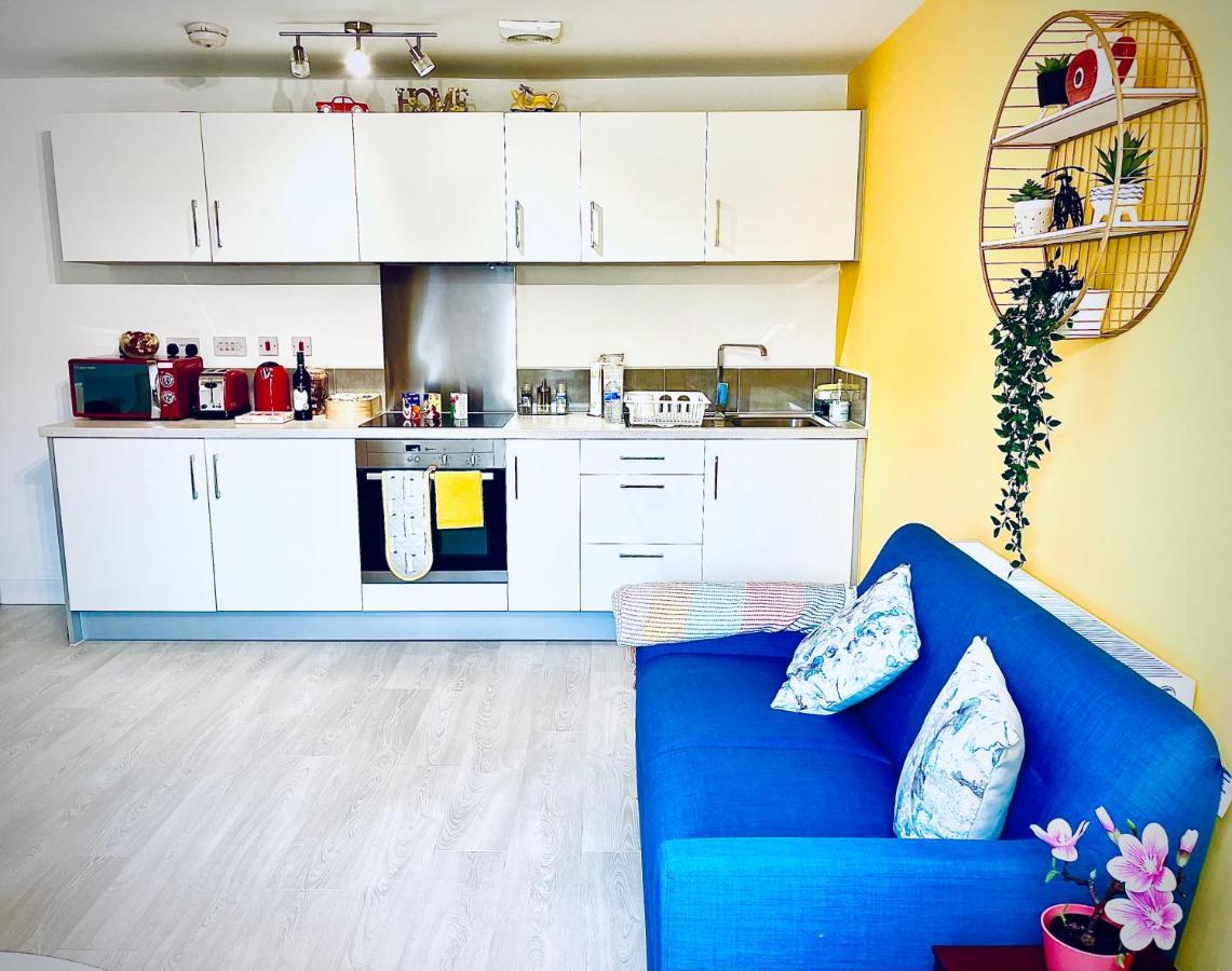 Apartament Modern Townhouse, Sleeps 4 With Parking Wakefield Zewnętrze zdjęcie