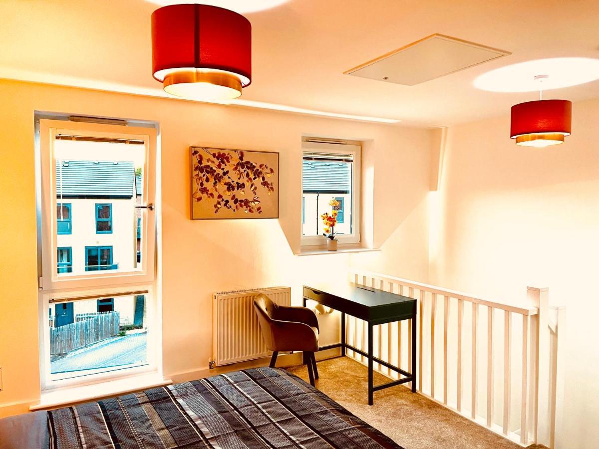 Apartament Modern Townhouse, Sleeps 4 With Parking Wakefield Zewnętrze zdjęcie