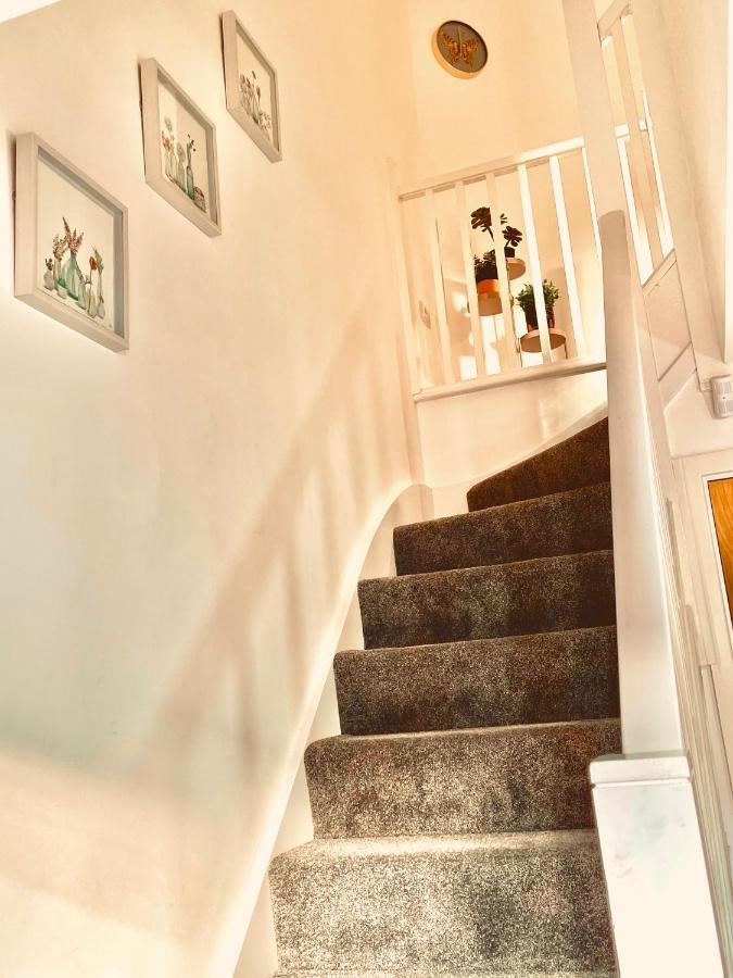 Apartament Modern Townhouse, Sleeps 4 With Parking Wakefield Zewnętrze zdjęcie