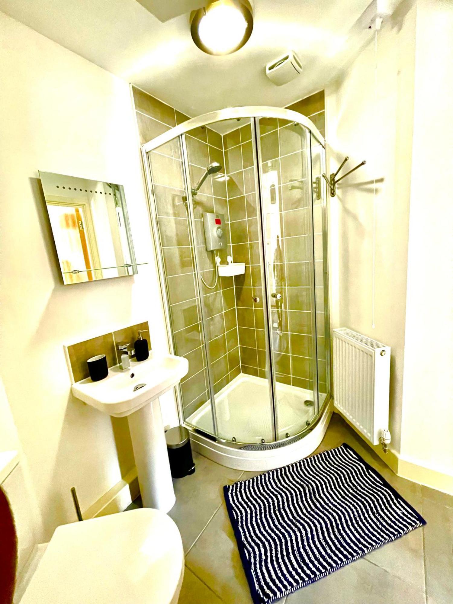Apartament Modern Townhouse, Sleeps 4 With Parking Wakefield Zewnętrze zdjęcie
